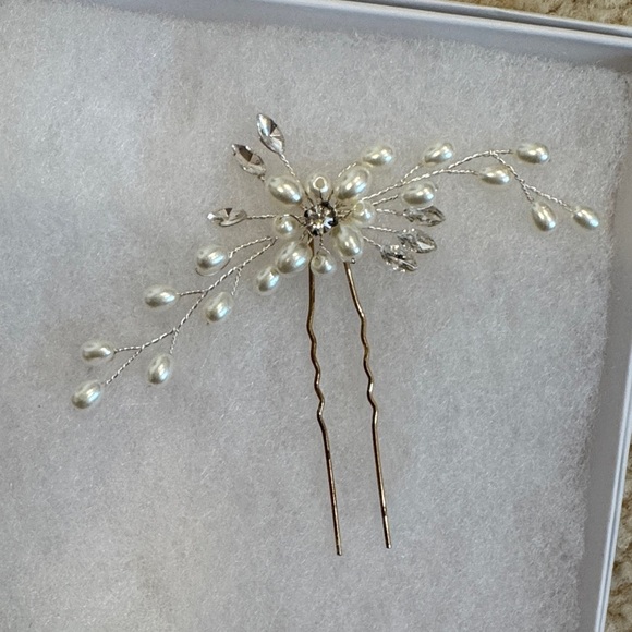 Elegant Pearl and Crystal Hair Pins - Picture 2 of 4